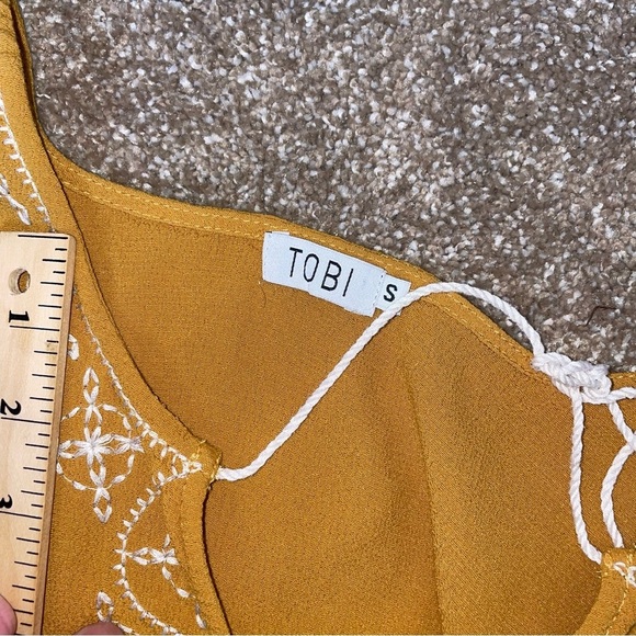 Tobi brand blouse mustard yellow embroidered cropped flowy sleeve flutter SZ SM - Picture 6 of 10